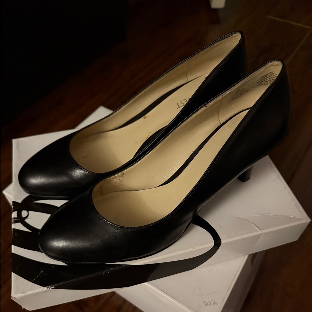 Nine West Black Heels with Pointed Toe and Medium Heel